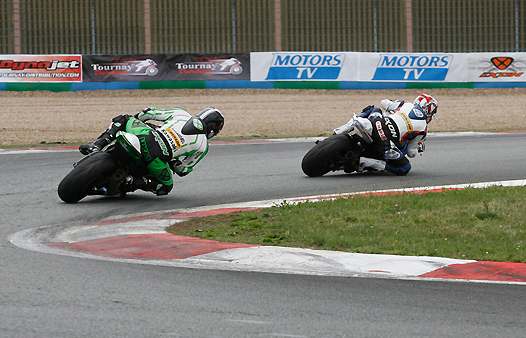 <b>Promo 1000 : Charles Geers - BMW devant Claude Lucas - Kawasaki (photo Gérard Delio/Photopress)</b>