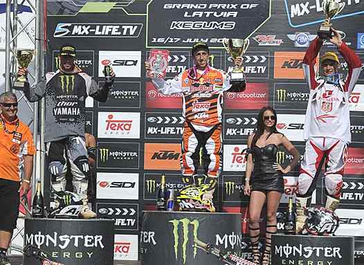 <b>Podium MX1 : Steven Frossard – Yamaha, Toni Cairoli et Evgeny Bobryshev - Honda (photo Youthstream)</b>