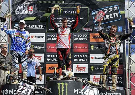 <b>Podium EMX2 : Stefan Kjer Olsen – Yamaha, Priit Ratsep - Honda et Romain Febvre – KTM (photo Youthstream)</b>