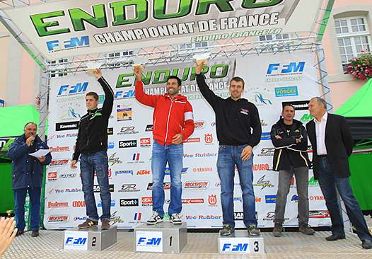 <b>Podium E2 dimanche : Sébastien Bozzo - Kawasaki, Antoine Méo - Husqvarna et Nicolas Paganon - Kawasaki (photo Vincent Bedos/Motographie/FFM)</b>
