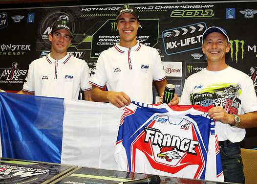 <b>Steven Frossard - Yamaha, Gautier Paulin - Yamaha et Olivier Robert - Entraineur National FFM (photo Pascal Haudiquert/Mediacross/FFM)</b>
