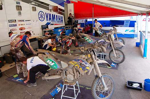 <b>Séance de mécanique pour l'Equipe de France (photo EEAT FFM)</b>