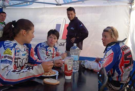 <b>L'Equipe Féminines : Ludivine Puy - Gas Gas, Blandine Dufrene - Gas Gas et Juliette Berrez - TM (photo EEAT FFM</b>)