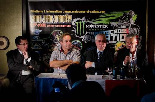 <b>Jacques Bolle, Président de la Fédération Française de Motocyclisme, Jean-Marie Boissonnot, Président du Moto-Club Angérien, Jean-Pierre Mougin, Membre du Bureau Exécutif et Secrétaire Général du CNOSF (Comité National Olympique et Sportif Français), Luigi Zompetti, Vice-Président de Youthstream (photo Romain Nicolas/FFM)</b>