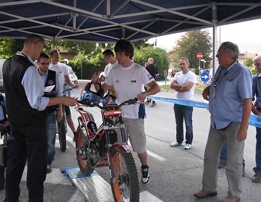 <b>Contrôle technique pour Tanguy Mottin – Montesa (photo Jean-Thierry Courty/FFM)</b>