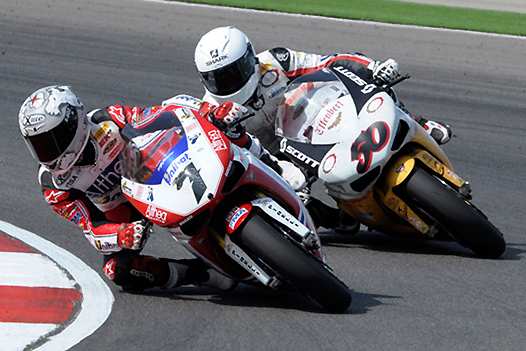 <b>Carlos Checa - Ducati et Sylvain Guintoli - Ducati-Team Effenbert-Liberty Racing (photo Worldsbk.com)</b>