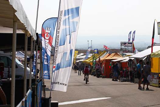 <b>Ambiance paddock (photo Bénédicte Simon/FFM)</b>