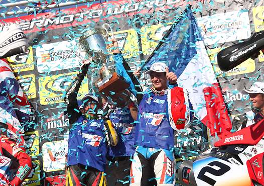 <b>L'Equipe de France Senior Championne du Monde 2011 par équipe (photo Bénédicte Simon/FFM)</b>