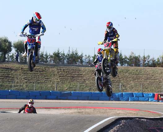 <b>L'Equipe de France Senior au warm up (photo Bénédicte Simon/FFM)</b>