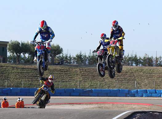 <b>L'Equipe de France Senior au warm up (photo Bénédicte Simon/FFM)</b>
