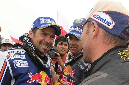 <b>Cyril Despres - KTM et Stéphane Peterhansel - Mini (photo Motoracinglive.com)</b> 