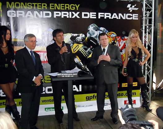 <b>Claude Michy - Promoteur du GP de France Moto, Rémy Tissier - Eurosport et Jacques Bolle - Président de la FFM (photo Pierre Bonneville/FFM)</b>