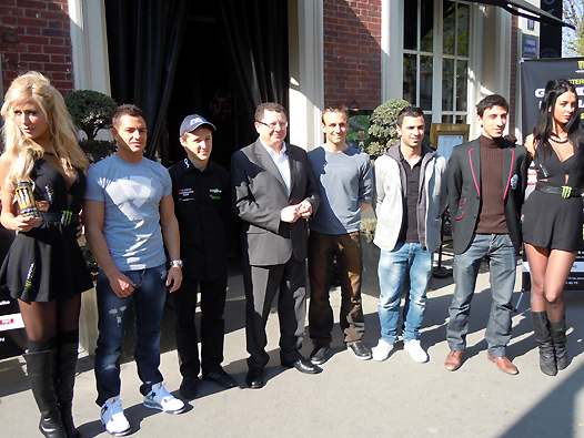 <b>Jacques Bolle - Président de la FFM, entouré de Randy de Puniet, Alan Techer, Johann Zarco, Mike di Meglio et Louis Rossi (photo Pierre Bonneville/FFM)</b>