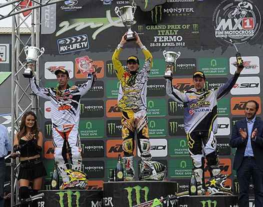 <b>Podium MX1 Overall : Toni Cairoli - KTM, Christophe Pourcel - Kawasaki et Clément Desalle - Suzuki (photo Youthstream)</b>