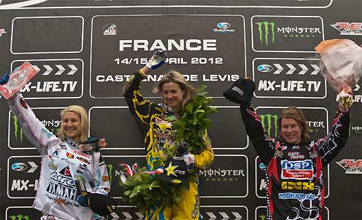 <b>Podium overall Féminin : Chiara Fontanesi - Yamaha, Livia Lancelot - Kawasaki et Brittvan der Wekken - Honda (photo Youthstream)</b>