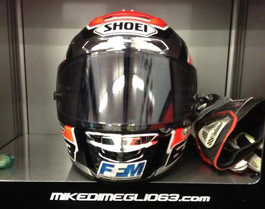 <b>Le casque Shoei de Mike di Meglio - Speed Up-S/Master Speed Up (photo Facebook)</b>