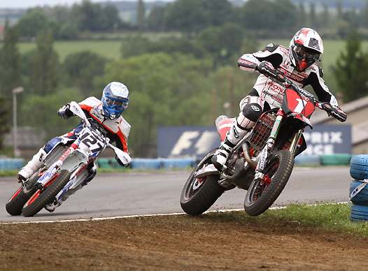 <b>Sylvain Bidart - Honda devant Aurélien Grelier - Yamaha (photo Bénédicte Simon)</b>