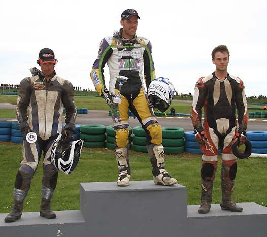 <b>Podium Superquader : Christophe Cluche - RST Racing, Stéphane Morin - TMC Ligier et Olivier van Bigaert - W-Tec (photo Bénédicte Simon)</b>