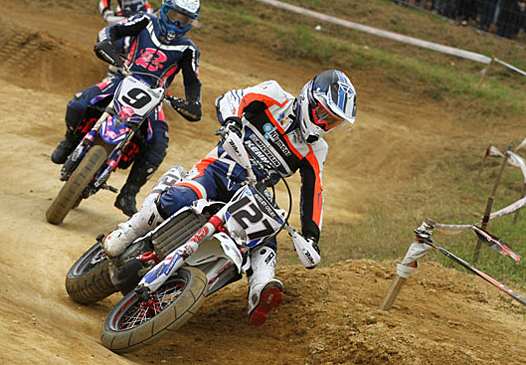 <b>Aurélien Grelier - Yamaha devant Waren Bougard - Yamaha (photo Bénédicte Simon)</b>