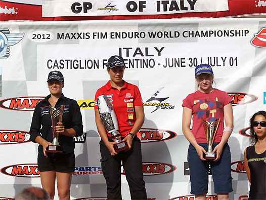 <b>Podium Féminin J1 : Ludivine Puy - Gas Gas, Laïa Sanza - Gas Gas et Jane Daniels - Husaberg (photo ABC Communication)</b>