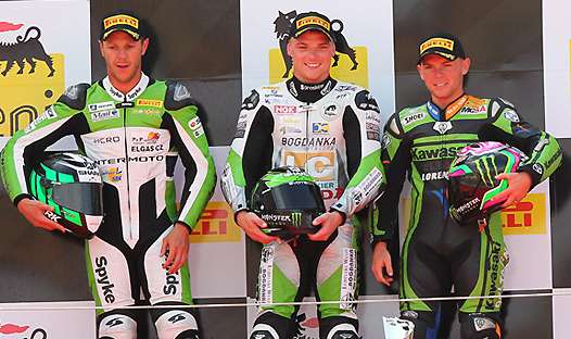 <b>Podium Supersport : Fabien Foret - Kawasaki, Sam Lowes - Honda et Sheridan Morais - Kawasaki (photo Worldsbk.com)</b>