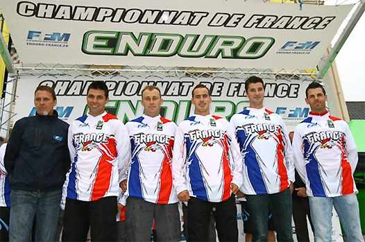 L'Equipe de France Trophée Mondial : Frédéric Weill - Entraîneur National, Antoine Méo - KTM, Sébastien Guillaume - Gas Gas, Christophe Nambotin - KTM, Pierre-Alexandre Renet - Husaberg et Rodrig Thain - HM Honda (photo FFM)