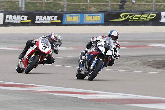 <b>Superbike : Sébastien Gimbert - BMW devant David Muscat - Ducati (photo Gérard Delio/Photopress)</b>