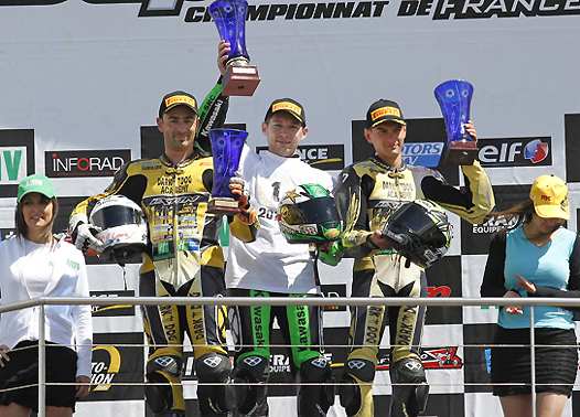 <b>Podium Supersport : Denis Bouan - Yamaha, Grégory Leblanc - Kawasaki et David Perret - Yamaha (photo Gérard Delio/Photopress)</b>