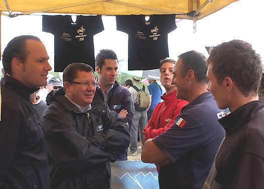 <b>Sébastien Poirier - Directeur Général FFM, Jacques Bolle - Président de la FFM, Valentin Giraud, son père et Nicolas Musset (photo Luc Guillaume)</b>