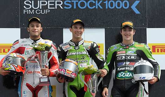 <b>Podium 1000 Superstock avec à droite Jeremy Guarnoni - Kawasaki (photo World SBK)</b>