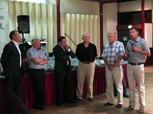 <b>Sébastien Poirier - Directeur Général FFM, Patrick Rietjens - Délégué FIM de la Commission Motocross, Jacques Bolle - Président de la FFM, Gérard Pelleteret - Vice-Président du Conseil Général des Haute-Saône, Jean-Marie Schiber - Maire de Frotey les Vesoul et Alain Chrétien - Député-Maire de Vesoul (photo Luc Guillaume)</b>