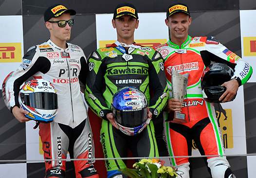 <b>Podium Supersport : Jules Cluzel - Honda, Kenan Sofuoglu et Vladimir Leonov - Yamaha (photo World SBK)</b>