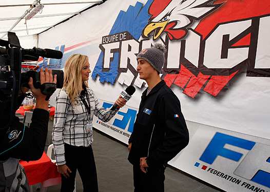 <b>Marvin Musquin - KTM en interview pour Youthstream, le Promoteur du Championnat du Monde de Motocross et du MX des Nations (photo Pascal Haudiquert/Mediacross/FFM)</b>