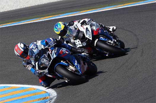 <b>La Suzuki du SERT devant la BMW du BMW Motorrad France Team Thevent (photo FIM)</b>
