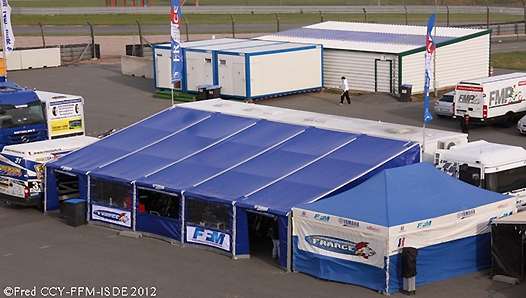 <b>L'Equipe de France dans le paddock du Sachsenring (photo Fred CCY-FFM-ISDE 2012)</b>