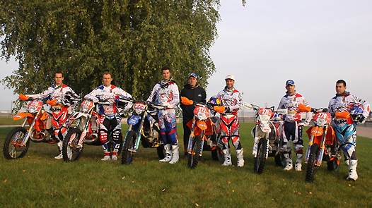 <b>Trophée Mondial : Christophe Nambotin – KTM, Sébastien Guillaume – Gas Gas, Pierre-Alexandre Renet, Fred WEILL - Manager, Johnny Aubert – KTM, Rodrig Thain – HM Honda et Antoine Méo – KTM (photo FFM)</b>