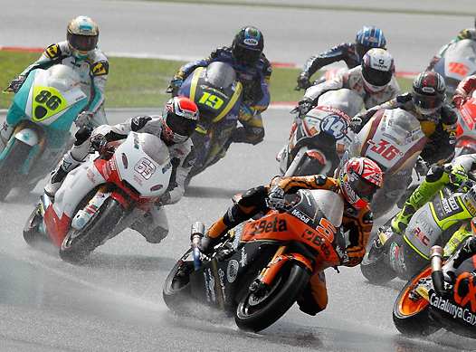 <b>Johann Zarco #5 - Motobi-JIR Moto2 devant Mike di Meglio #63 - Kalex Kiefer Racing (photo MotoGP.com)</b>