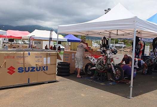 <b>Les pilotes métropolitains finissent de s'installer (photo Yumé Com)</b>