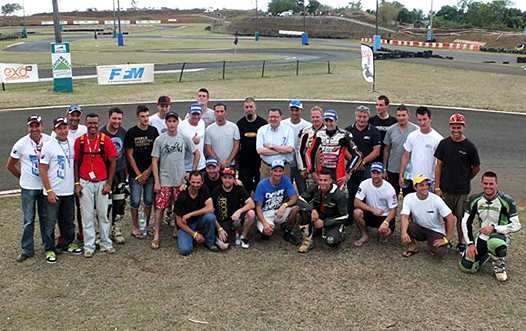 <b>Le plateau SM Prestige autour du Président de la FFM, Jacques Bolle (photo Yumé Com)</b>