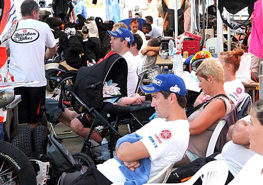 <b>Ambiance familiale dans le paddock (photo Yumé Com)</b>