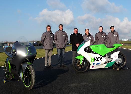 <b>La First et la Luciole avec Jacques Bolle – Président de la FFM et ses concepteurs de H-KER (photo Luc Guillaume/Patrick Tran Duc/FFM)</b>