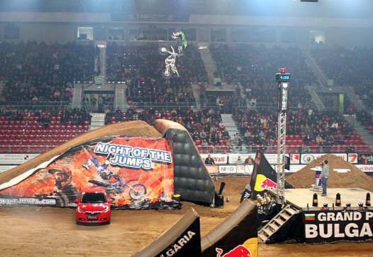 <b>Rémi Bizouard - Honda (photo Nightofthejumps.com)</b>