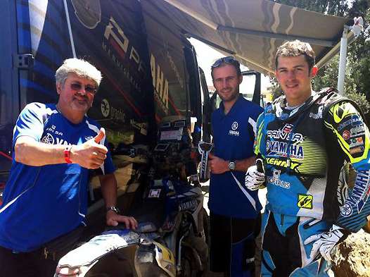 <b>Olivier Pain – Yamaha avec son père et son mécanicien (photo TeamTop)</b>
