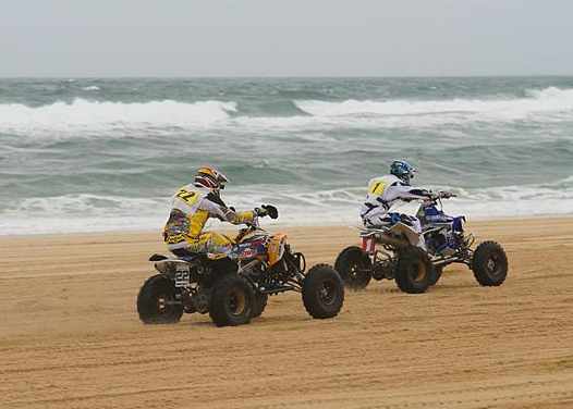 <b>Jérémie Warnia - Can-Am à la poursuite de Matthieu Ternynck - Yamaha (photo Quadeursdusudouest.fr)</b>