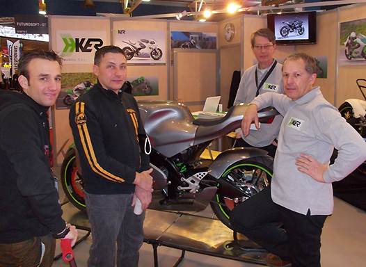 <b>François-Xavier Huille et Yves Kerlo – H-KER au Salon JPMS 2013  reçoivent Johann Zarco et Laurent Fellon (photo H-KER)</b>