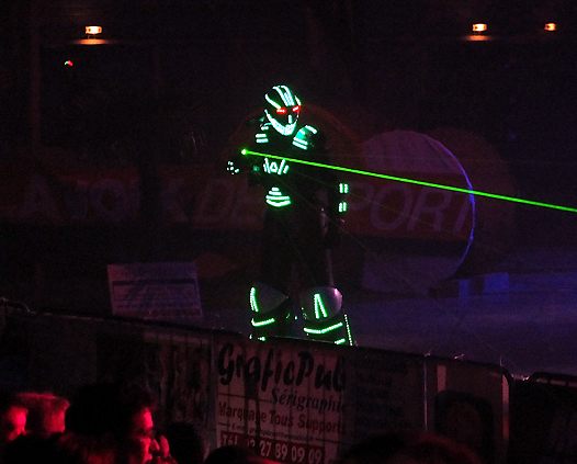 <b>Le robot fluorescent (photo Yumé Com)</b>