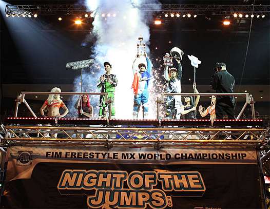 <b>Podium 2 : Libor Podmol – Yamaha, David Rinaldo – Yamaha et Rémi Bizouard – Kawasaki (photo Night of Jumps)</b>