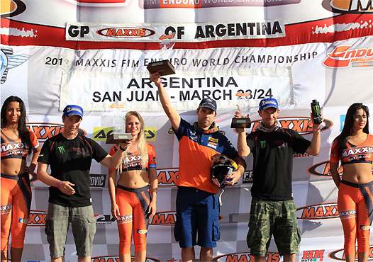 <b>Podium E1-Jour 1 : Juha Salminen - HVA, Antoine Méo - KTM) et Matti Seistola - HVA (photo ABC Com)</b>