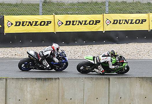 <b>Promo 1000 : Julien Pilot - Kawasaki devant Mathieu Charpin - Yamaha (photo Gérard Delio)</b>