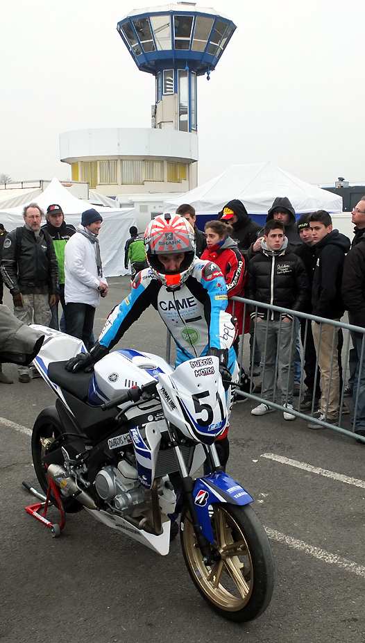 <b>Johann Zarco sur une Yamaha YZF-125R de la Coupe Yamaha YZF-125R. Un pilote de Grand Prix (Moto2) sur une épreuve de Promosport. Pas courant ! (photo Yumé Com)</b>